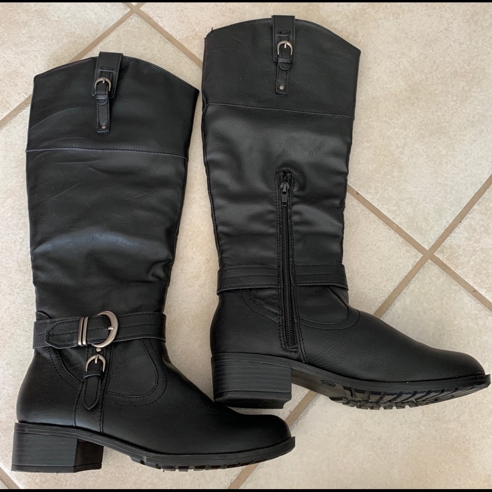 FRYE TYOE BOOTS w/ METAL TRIM. NEVER WORN